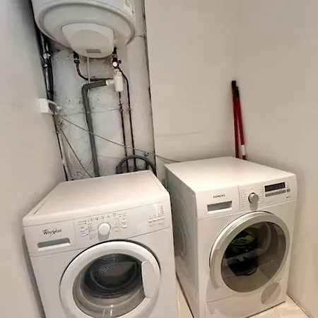 Apartment Vannie, Logement Cosy, Centre Ville, Avec Wifi Hyeres