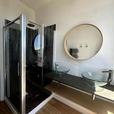 Vannie, Logement Cosy, Centre Ville, Avec Wifi * Hyeres
